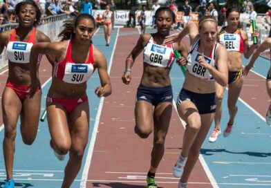Women in 4X400 meter  Raley race